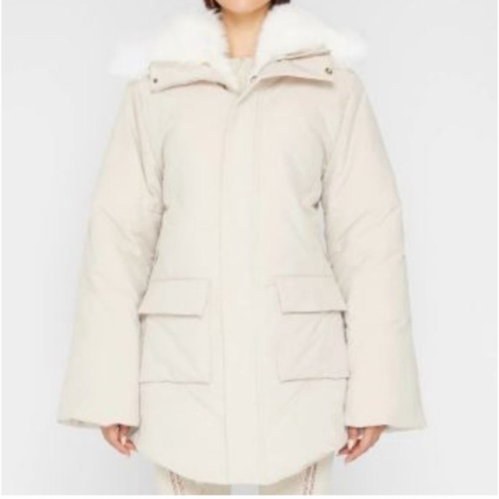 Maniere De Voir Black Puffer Jacket with Faux Fur Trim - Picture 4 of 13